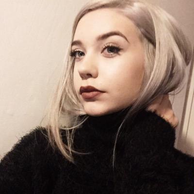 te dei um follow, retribua seguindo a @louisweatybody ela ta em meta obg ◡̈