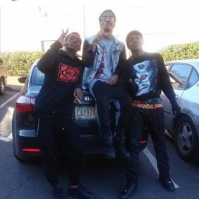 #TEAM SLUMM #DEMYOUNGSLUMMS AH YOUNG NIGGA WHO ALL ABOUT SMOKING GETING MONEY AND FUCKING BITCHES IF THATS WHATS YALL LIKE FOLLOW ME .....