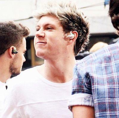 Follow my instagram: lizzie_parry    I used to like school... But then one direction....