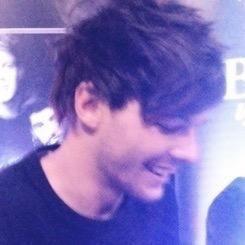 please follow @prettykidtommo shes close to her goal!!(: