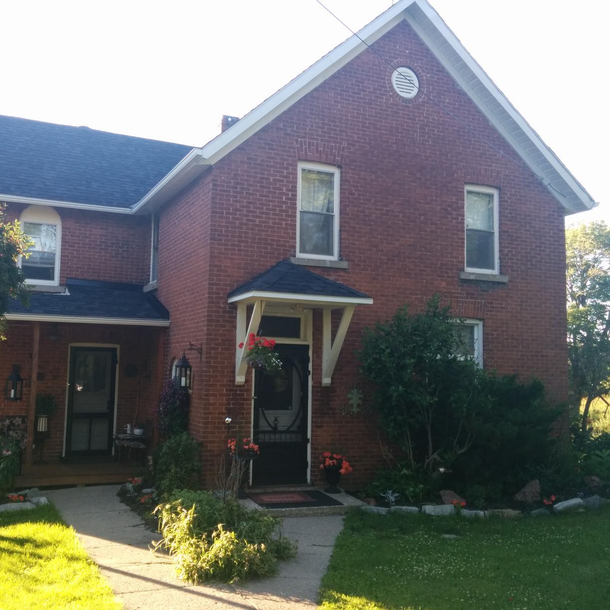 In Kingston, Laura's Bed & Breakfast is a charming 1895 red-brick Victorian B&B with a lovely host and an ideal location. #Kingston #YGK #Ontario #Canada