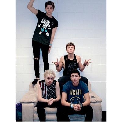just a girl who loves 4 idiots & tweets weird things
