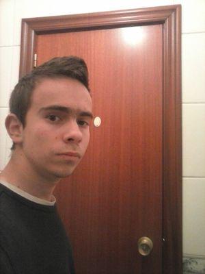 Si me ponen una canción Que me gusta me pongo rojo:) y ademas Si fuera chenoa y mis,mejores amigos son Ximo,Lucia,jorge etc...