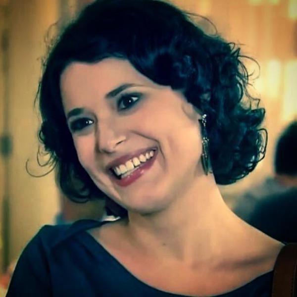 Uma mulher de muito respeito que dá atenção pras pessoas, muitas pessoas falam de mim o que eu não sou... Principalmente a Carmen.