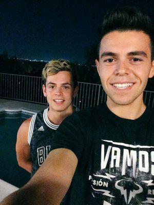 if you want to be shipped dm me a selfie and who you want to be shipped with ❤