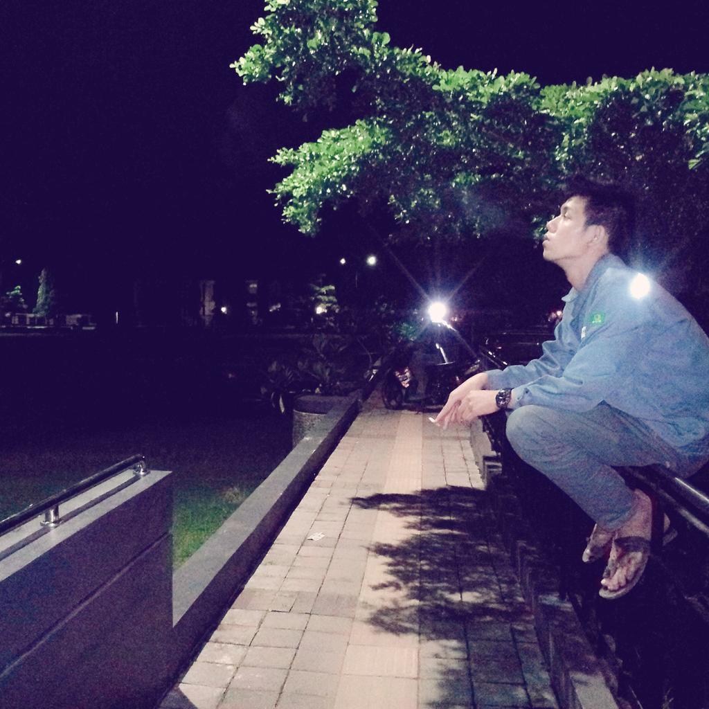 ♥ mom ... ♥ Ada hari dimana kita harus berhenti sejenak, menengok ke belakang lalu bersyukur...