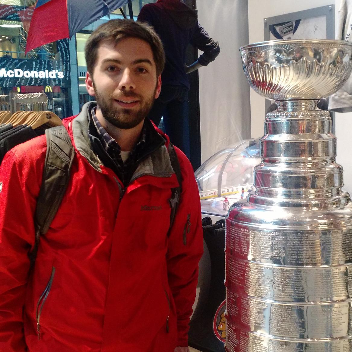 mdjensen22's profile picture. I have a belly button.