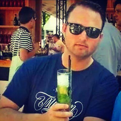 Robertj1979's profile picture. 