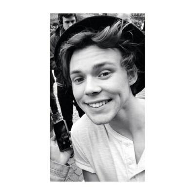 DONT STOP VOTING !! #vote5sos #kca