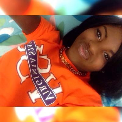 College Freshman | Pretty Girl ain't no telling what she gonna be.. | #VirginiaStateUniversity18