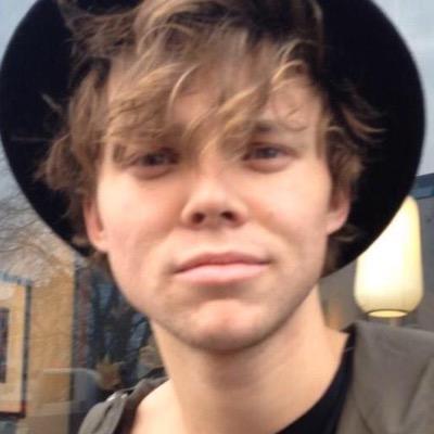FOLLOW @furtivelrh SHE FOLLOWS BACK JUST ASK
