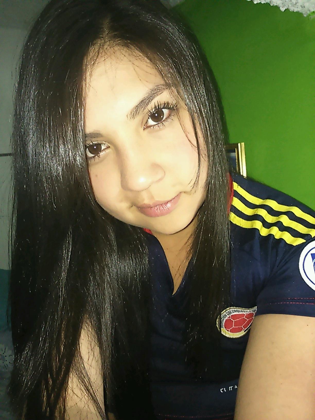Naciste para ser una persona real, no perfecta.! Estás aquí para ser tu mismo, no lo que los demás quieran que seas.se Feliz sin importar quien te quiera .. ♥