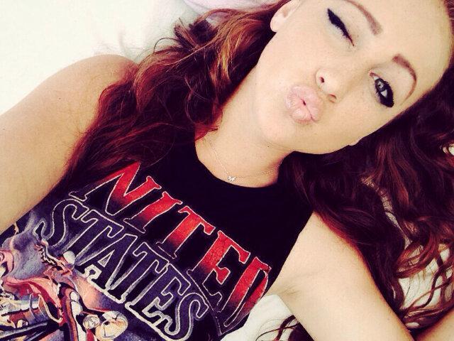 Try and be yourself because its easier than to put up a fake smile ♡