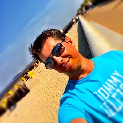 E-Commerce Manager, Advertising layout designer, Final Cut Pro X Cutter,Fotografie u. Bildbearbeitung, Apple Fan Boy, http://t.co/LlSU3yMdHP