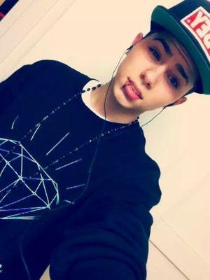 AlejandroGmeezz's profile picture. me encanta perderme entre la musica !!