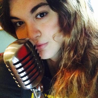gamer girl that loves to sing