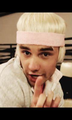 Melhor que amigos normais sao amigas Directioners....Bianca,Kathy,Amayr.....♥♥♥ Amo vcs!