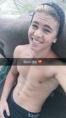 1Milhão de boquinha e eu só quero a sua..   Biel