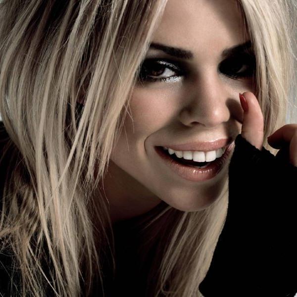 My name is Rose Tyler and i travel with the Doctor in the Tardis. I been to more places then you can dream of.  #Sass #Gay #willHaveTypos