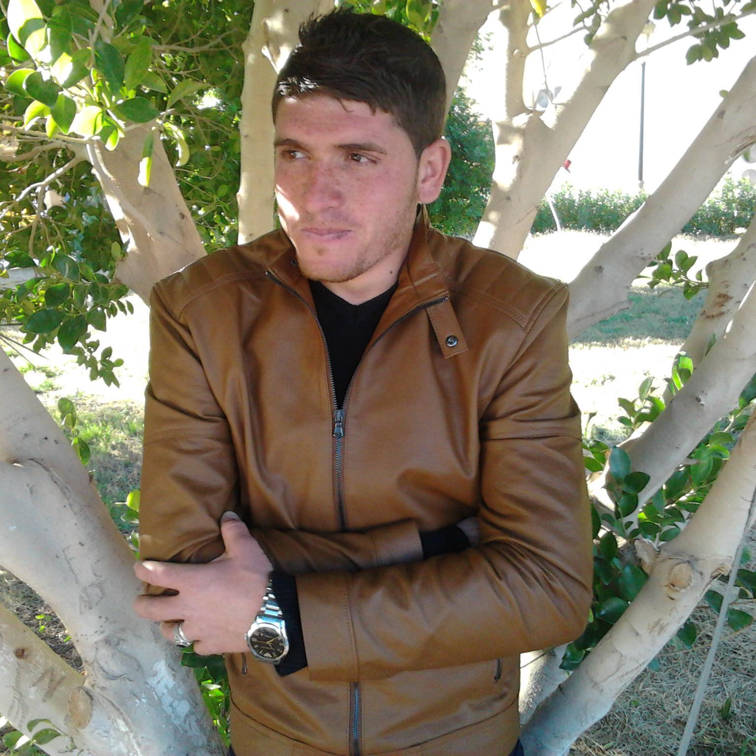 ‏وعظتني نفسي فعلمتني حب ما يمقته الناس ومصافاة من يضاغنونه .وأبانت لي أن الحب ليس بميزة في المحب بل في المحبوب . وقبل أن تعظني نفسي كان الحب بي خيطا دقيقا مشدود