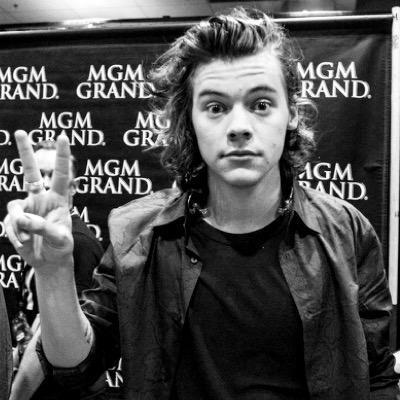 you've got a free follow from @NarrysLegendd please follow her! shbe follows back if you ask!