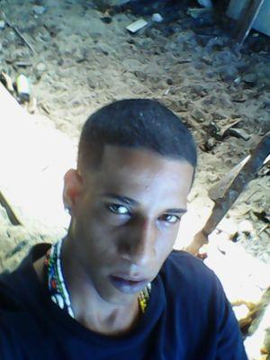 mlndz_luis's profile picture. 