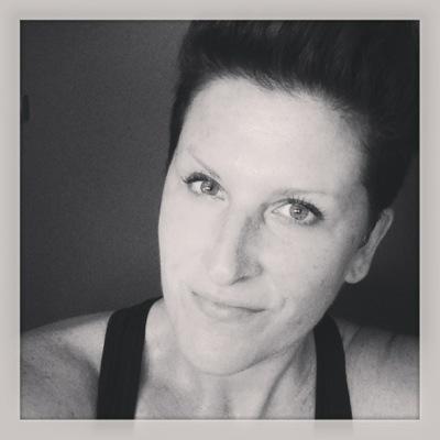 Amazonian mom of three, 6ft of dripping sarcasm and notoriously unfunny.