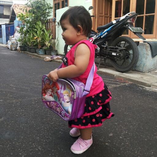 bahagia itu kalo lg bersama chacha.. my princes khalifa sakhi salsabila..