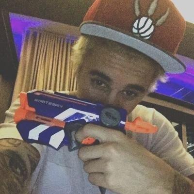 FREE FOLLOW FROM @BIEBERSURRENDER