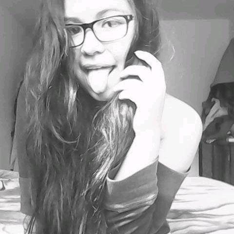 Facebook: Anyela Martinez
Instagram: Anyela_Martinez.06
Con Dios estoy más que bien 
Canserbero♥