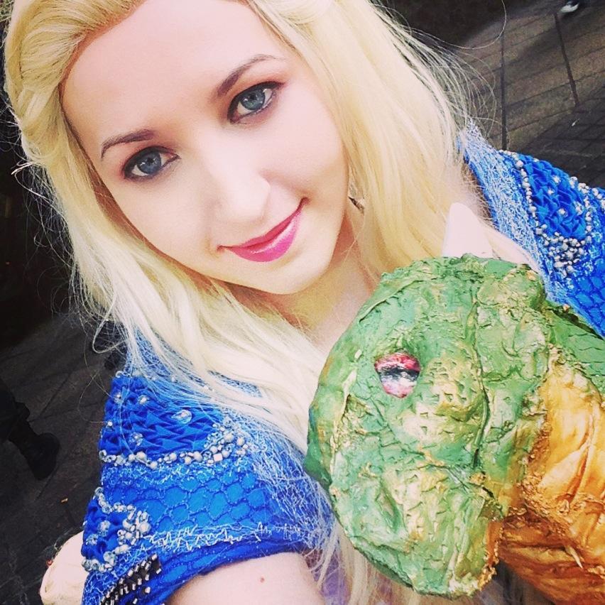 echoline's profile picture. Just a pea in a fantasy pod.