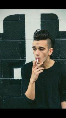Matty Healy is cute with gr8 hair.@the1975