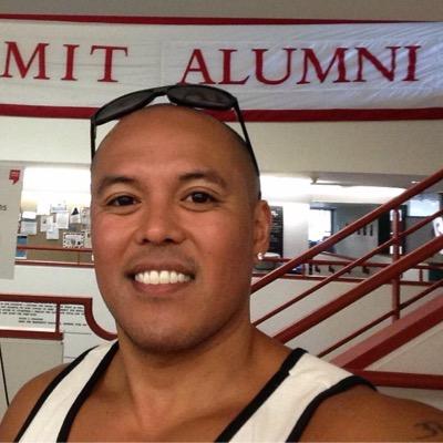 #Godandfamilyfirst #westcoastbornandbred #USCtrojanalum #ivyleaguegrad #jockmeetsnerd #boardshortsandtattoos #globetrotter #emojimaster IG: @alvieshowtime1