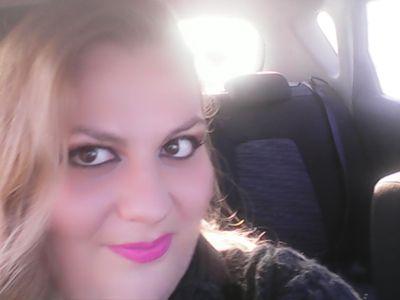 Persona sencilla, odiando hipocresias, prefiriendo una verdad dolorosa a una mentira piadosa, y aún habiendome jodido tantas veces, sigo confiando en la gente.