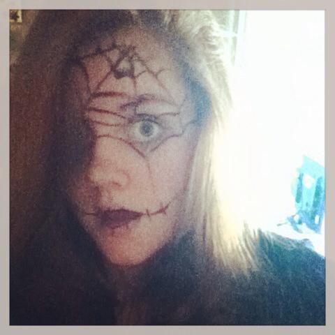 GemG_dinosaur's profile picture. I have no idea what to put here...so smiley face! :) p.s im really fussy with who follows me other wise too many people would know my business ;)