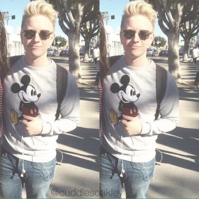 follow @cuddlesoakley for giving you this follow