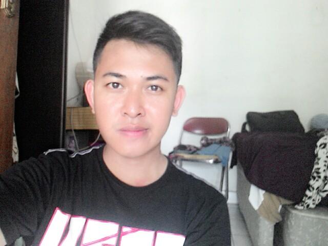 PT. Bank Mandiri (Persero)Tbk ○ Loves music and travelling  ○ Age: 23 ○ Height/Weight: 173cm/67kg ○ ig : ardywira92