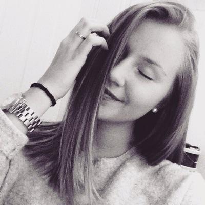 Fashion lover//Directioner//Annie Gilbert ILYSM Sister//15 years.