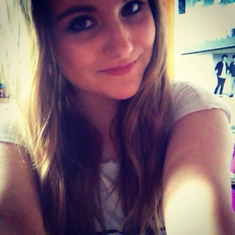 Teenage fangirl, at your service. I do a blog thing, it's not that popular but whatever.