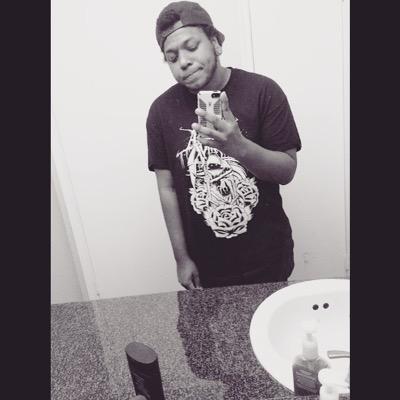 im dimitri fuckers a vocalist for @Desireoface follow my band !
