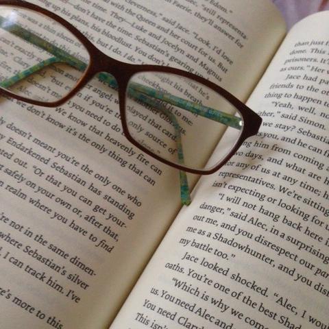 Book obsessed. Loves shopping. Wants to travel the world. Socially awkward.