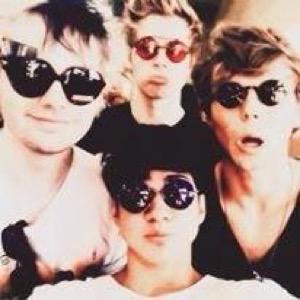 Looking to make new friends? Well get all the friends you need with 5SOS group chats! Bio for kik DM us for iMessage