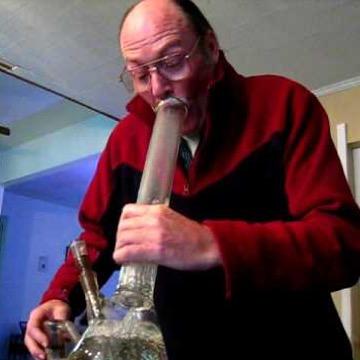 You may know me as Iron Lungs but truly i am Philmore Blunts. Taylor Gang | 86 years young :) | very tech savy | seeking soul mate ❤️ | Dat kush