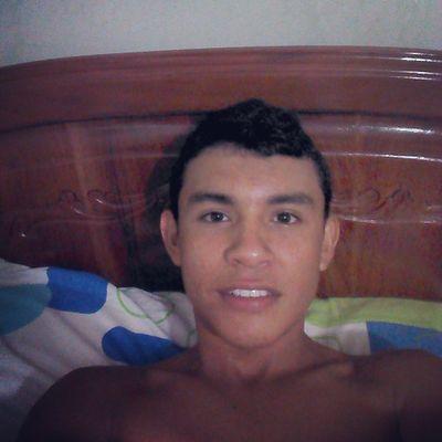 WhatsApp: 3102386598 
Snapchat: oscarsabogal 
Estudiante Ingeniería Ambiental.