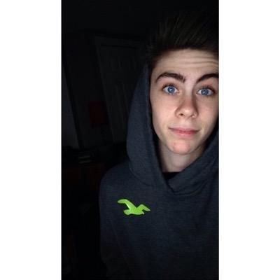I made an effort to follow you now can you make an effort to follow @CamerronDaIlIas