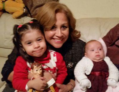 Estoy casada, tengo 3 hijos, tres nietas bellisimas y me encanta mi trabajo. Soy muy feliz