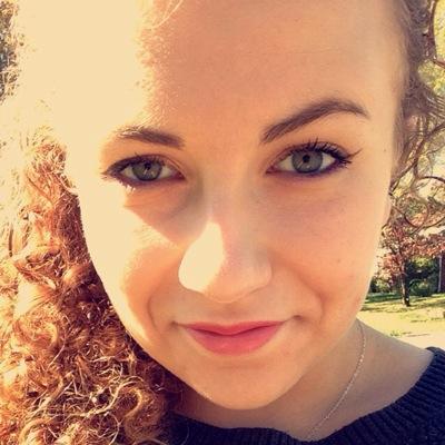 lizzieburrito's profile picture. one day I will live on a big farm and rescue/foster animals. for now, I live with my parents. God bless 'em.