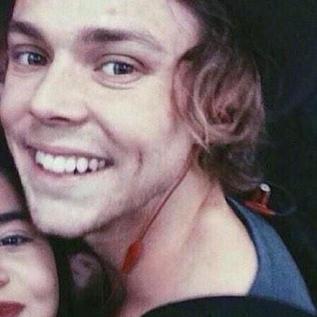 haya my lov! this follow is from @mukecuddly can you follow her? and never forget, you are beautiful ^~^