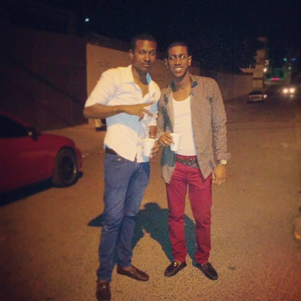 #RiveraFilmsHD - EN EL UNICO QUE CONFIO DIOS...TRABAJO COMO HAITIANO PERO PIENSO COMO GRINGO.. @jochyfreesh Mio Mio Y Yah -