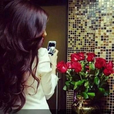 ‏وجودك في حياتي دعوة أُستجيبت لي في ليله كنت أردد فيھا إرزقني السعادة يَاالله ♡
